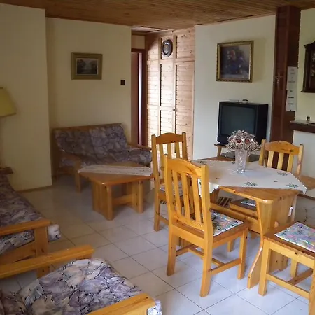 Three-bedroom In I Апартаменты *